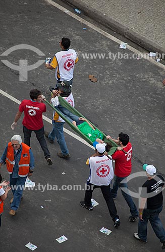  Subject: Rescuers carrying woman on a stretcher during the World Youth Day (WYD) / Place: Copacabana neighborhood - Rio de Janeiro city - Rio de Janeiro state (RJ) - Brazil / Date: 07/2013 