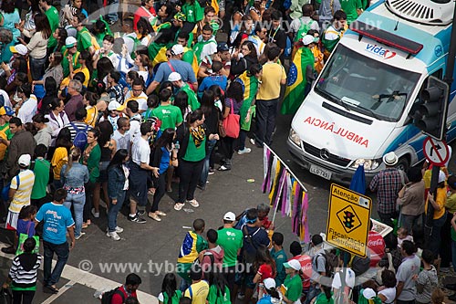  Subject: Ambulance among the pilgrims during the World Youth Day (WYD) / Place: Copacabana neighborhood - Rio de Janeiro city - Rio de Janeiro state (RJ) - Brazil / Date: 07/2013 