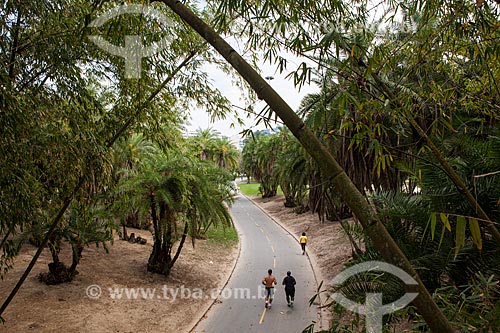  Subject: People walking on bike lane of Flamengo Landfill / Place: Flamengo neighborhood - Rio de Janeiro city - Rio de Janeiro state (RJ) - Brazil / Date: 08/2013 
