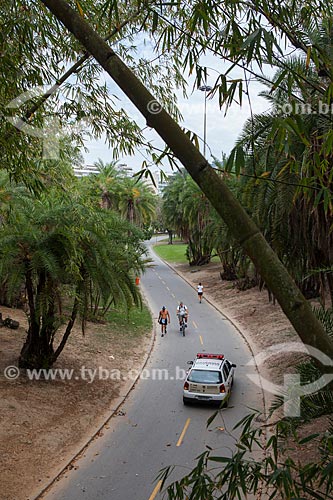  Subject: People walking on bike lane of Flamengo Landfill / Place: Flamengo neighborhood - Rio de Janeiro city - Rio de Janeiro state (RJ) - Brazil / Date: 08/2013 