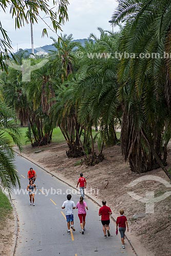  Subject: People walking on bike lane of Flamengo Landfill / Place: Flamengo neighborhood - Rio de Janeiro city - Rio de Janeiro state (RJ) - Brazil / Date: 08/2013 