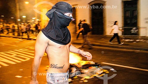  Subject: Demonstrator with his face coveredmasked during the protest of the Free Pass Movement / Place: City center neighborhood - Rio de Janeiro city - Rio de Janeiro state (RJ) - Brazil / Date: 06/2013 