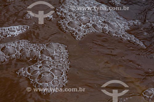  Subject: Bubbles formed by the stream in the Salto River / Place: Santa Rita de Ibitipoca city - Minas Gerais state (MG) - Brazil / Date: 11/2011 