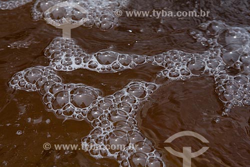  Subject: Bubbles formed by the stream in the Salto River / Place: Santa Rita de Ibitipoca city - Minas Gerais state (MG) - Brazil / Date: 11/2011 