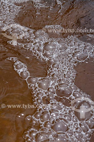  Subject: Bubbles formed by the stream in the Salto River / Place: Santa Rita de Ibitipoca city - Minas Gerais state (MG) - Brazil / Date: 11/2011 