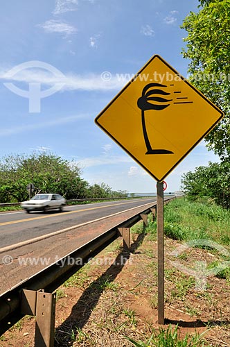  Subject: Signpost indicating crosswind - Councilman Dorival da Silva Lousada Highway / Place: Pereira Barreto city - Sao Paulo state (SP) - Brazil / Date: 10/2013 