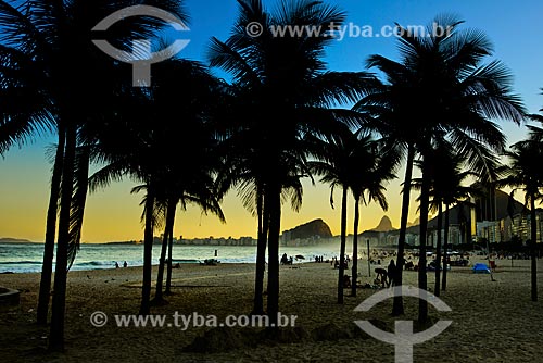  Subject: Sunset in Leme Beach with Cantagalo Hill and Morro Dois Irmaos (Two Brothers Mountain) in the background / Place: Leme neighborhood - Rio de Janeiro city - Rio de Janeiro state (RJ) - Brazil / Date: 06/2013 