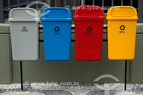  Subject: Garbage cans to selective collection / Place: Rio de Janeiro city - Rio de Janeiro state (RJ) - Brazil / Date: 05/2013 