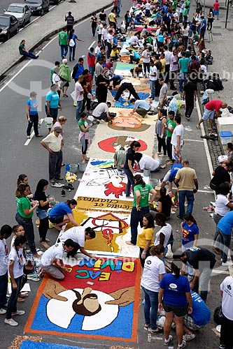  Subject: Mounting rug for the Corpus Christi procession - Chile Avenue / Place: City center neighborhood - Rio de Janeiro city - Rio de Janeiro state (RJ) - Brazil / Date: 05/2013 