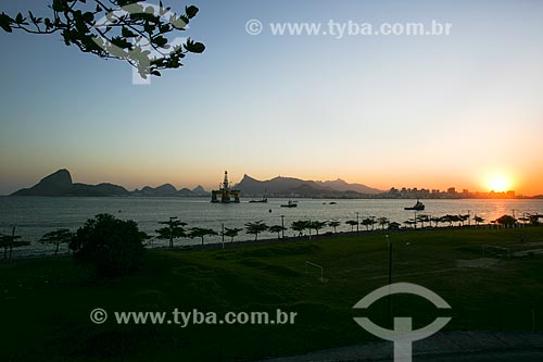  View of oil platform  - Niteroi city - Rio de Janeiro state (RJ) - Brazil