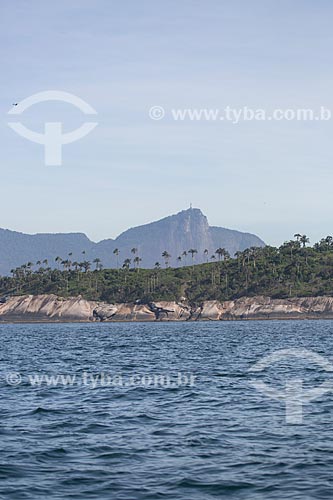  Subject: Cumprida Island - part of Natural Monument of Cagarras Island - with the Christ the Redeemer (1931) in the background / Place: Rio de Janeiro city - Rio de Janeiro state (RJ) - Brazil / Date: 11/2013 