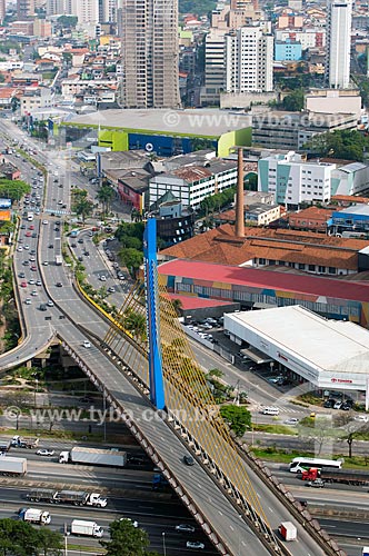  Subject: Aerial view of city of Guarulhos Viaduct on the BR-116 - Highway Presidente Dutra / Place: Guarulhos city - Sao Paulo state (SP) - Brazil / Date: 10/2013 