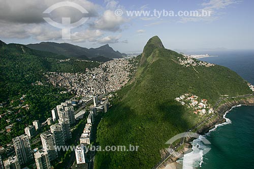  Rocinha Slum with Dois Irmaos Hill the right and Christ the Redeemer in the background  - Rio de Janeiro city - Rio de Janeiro state (RJ) - Brazil