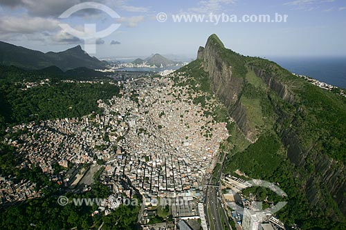  Rocinha Slum with Dois Irmaos Hill the right and Christ the Redeemer in the background  - Rio de Janeiro city - Rio de Janeiro state (RJ) - Brazil