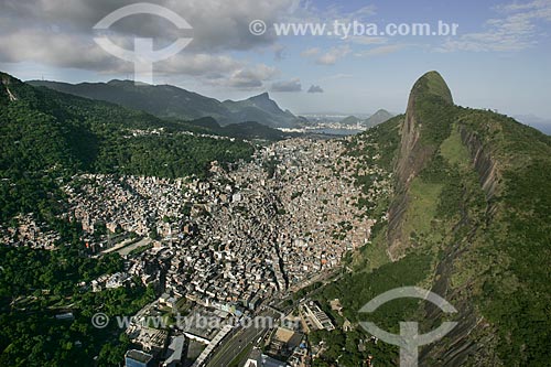  Rocinha Slum with Dois Irmaos Hill the right and Christ the Redeemer in the background  - Rio de Janeiro city - Rio de Janeiro state (RJ) - Brazil