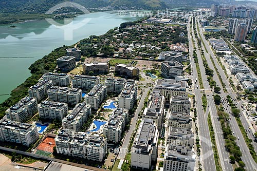  Aerial photo of Le Monde Escritorios Commercial Center and Le Parc Residential Condominium with the Tijuca Lagoon - to the left - and Americas Avenue to the right  - Rio de Janeiro city - Rio de Janeiro state (RJ) - Brazil