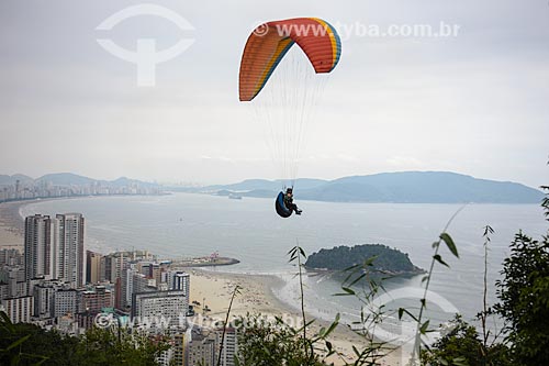  Subject: Fly of paraglider with the Sao Vicente Bay in the background / Place: Santos city - Sao Paulo state (SP) - Brazil / Date: 12/2013 