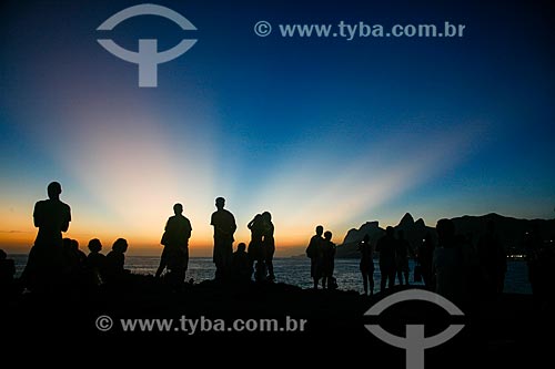  Dusk in stone of Arpoador with Two Brothers Mountain and Rock of Gavea in the background  - Rio de Janeiro city - Rio de Janeiro state (RJ) - Brazil