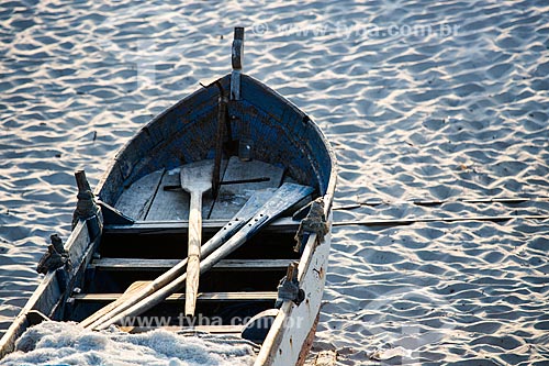  Subject: Boat with fishing net - Grande Beach (Big Beach) / Place: Arraial do Cabo city - Rio de Janeiro state (RJ) - Brazil / Date: 12/2013 