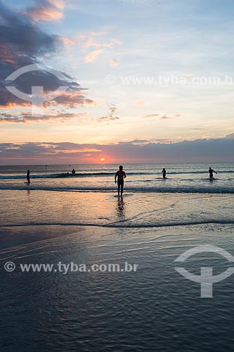  Subject: Bathers - Grande Beach (Big Beach) during sunset / Place: Arraial do Cabo city - Rio de Janeiro state (RJ) - Brazil / Date: 12/2013 