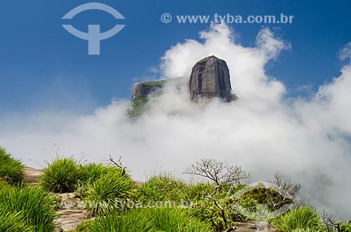  Subject: Rock of Gavea shrouded by fog / Place: Barra da Tijuca neighborhood - Rio de Janeiro city - Rio de Janeiro state (RJ) - Brazil / Date: 11/2013 