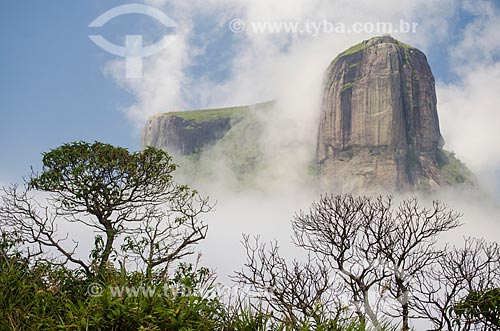  Subject: Rock of Gavea shrouded by fog / Place: Barra da Tijuca neighborhood - Rio de Janeiro city - Rio de Janeiro state (RJ) - Brazil / Date: 11/2013 