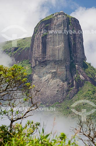  Subject: Rock of Gavea shrouded by fog / Place: Barra da Tijuca neighborhood - Rio de Janeiro city - Rio de Janeiro state (RJ) - Brazil / Date: 11/2013 