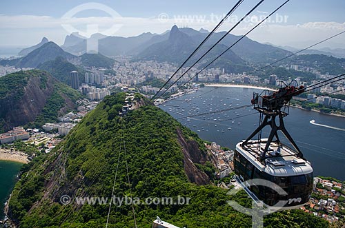  Subject: Cable car of Sugar Loaf making the crossing between the Urca Mountain and Sugar Loaf / Place: Urca neighborhood - Rio de Janeiro city - Rio de Janeiro state (RJ) - Brazil / Date: 01/2014 