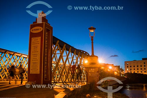  Subject: Peoples crossing Boa Vista Bridge (1874) over Capibaribe River / Place: Recife city - Pernambuco state (PE) - Brazil / Date: 11/2013 