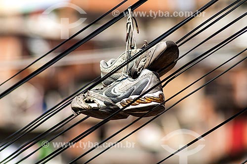 Subject: Tennis hanging on wire in the Turano Slum / Place: Rio de Janeiro city - Rio de Janeiro state (RJ) - Brazil / Date: 04/2011 