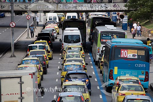  Subject: Traffic on Republica do Chile Avenue / Place: City center neighborhood - Rio de Janeiro city - Rio de Janeiro state (RJ) - Brazil / Date: 02/2014 