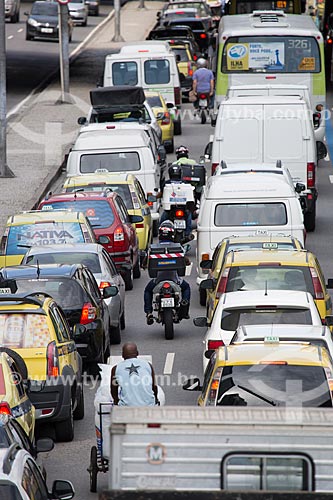  Subject: Traffic on Republica do Chile Avenue / Place: City center neighborhood - Rio de Janeiro city - Rio de Janeiro state (RJ) - Brazil / Date: 02/2014 