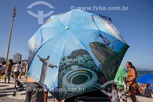  Subject: Umbrella with many sights of Rio de Janeiro city - boardwalk of Copacabana Beach - near to Post 6 / Place: Copacabana neighborhood - Rio de Janeiro city - Rio de Janeiro state (RJ) - Brazil / Date: 02/2014 