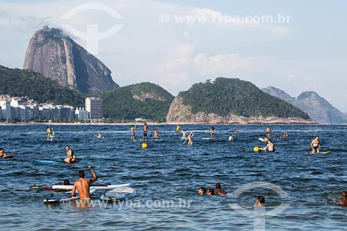  Subject: Practitioner of Paddle Surf - Post 6 of Copacabana Beach with Sugar Loaf in the background / Place: Copacabana neighborhood - Rio de Janeiro city - Rio de Janeiro state (RJ) - Brazil / Date: 01/2014 