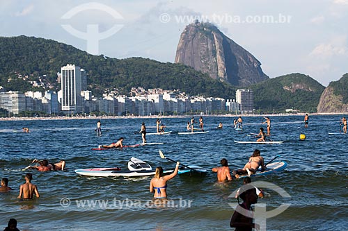  Subject: Practitioner of Paddle Surf - Post 6 of Copacabana Beach with Sugar Loaf in the background / Place: Copacabana neighborhood - Rio de Janeiro city - Rio de Janeiro state (RJ) - Brazil / Date: 01/2014 