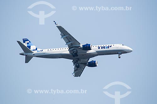  Subject: Airplane of TRIP Airlines flying over Rio de Janeiro / Place: Rio de Janeiro city - Rio de Janeiro state (RJ) - Brazil / Date: 01/2014 
