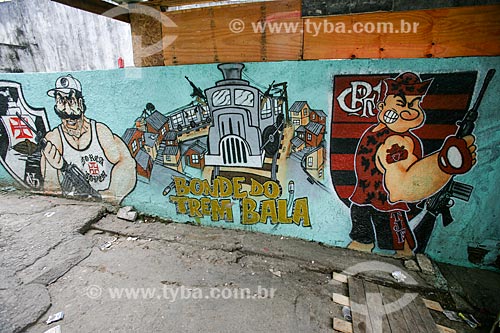  Graffiti in wall of street - Complex of Alemao  - Rio de Janeiro city - Rio de Janeiro state (RJ) - Brazil