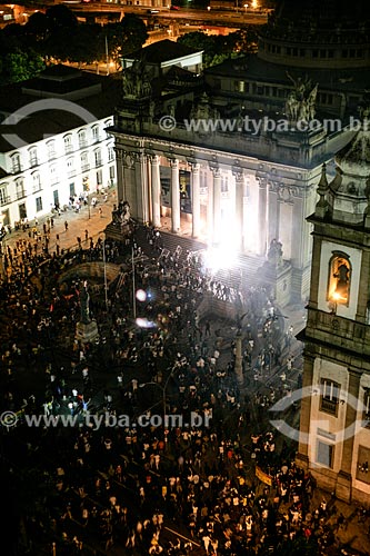  Demonstrators during the protest of the Free Pass Movement opposite to Legislative Assembly of the State of Rio de Janeiro (ALERJ)  - Rio de Janeiro city - Rio de Janeiro state (RJ) - Brazil