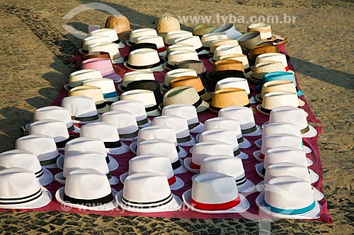  Commerce of hats at beach  - Rio de Janeiro city - Rio de Janeiro state (RJ) - Brazil