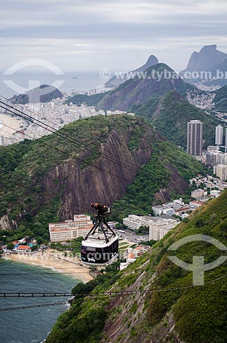 Subject: Cable car of Sugar Loaf making the crossing between the Urca Mountain and Sugar Loaf / Place: Urca neighborhood - Rio de Janeiro city - Rio de Janeiro state (RJ) - Brazil / Date: 03/2014 