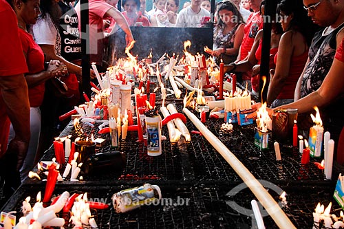  Subject: Devouts lighting candle on Sao Jorge Day - Sao Jorge Church / Place: City center neighborhood - Rio de Janeiro city - Rio de Janeiro state (RJ) - Brazil / Date: 04/2014 