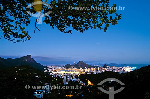  Subject: Night view of Christ the Redeemer in the background / Place: Rio de Janeiro city - Rio de Janeiro state (RJ) - Brazil / Date: 12/2011 