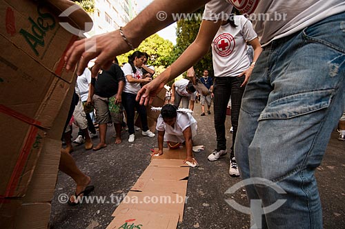  Subject: Woman paying promise in Cirio de Nazare Procession / Place: Belem city - Para state (PA) - Brazil / Date: 10/2010 