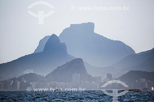  Subject: Copacabana Beach, Morro Dois Irmaos (Two Brothers Mountain) and Rock of Gavea viewed from Niteroi city / Place: Copacabana neighborhood - Rio de Janeiro city - Rio de Janeiro state (RJ) - Brazil / Date: 03/2014 