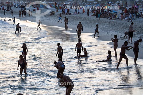  Subject: Peoples taking sea bath - Leme Beach / Place: Leme neighborhood - Rio de Janeiro city - Rio de Janeiro state (RJ) - Brazil / Date: 03/2014 