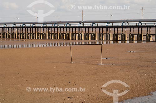  Subject: View of pipeline with ebb of Amazon River  / Place: Macapa city - Amapa state (AP) - Brazil / Date: 10/2010 