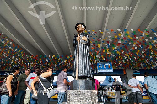  Subject: Box office of Luiz Gonzaga Northeast Traditions Centre with statue of Padre Cicero / Place: Sao Cristovao neighborhood - Rio de Janeiro city - Rio de Janeiro state (RJ) - Brazil / Date: 07/2011 