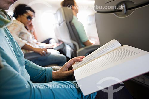  Subject: Passenger reading book during flight - Viracopos International Airport / Place: Campinas city - Sao Paulo state (SP) - Brazil / Date: 05/2014 