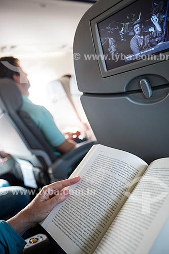  Subject: Passenger reading book during flight - Viracopos International Airport / Place: Campinas city - Sao Paulo state (SP) - Brazil / Date: 05/2014 