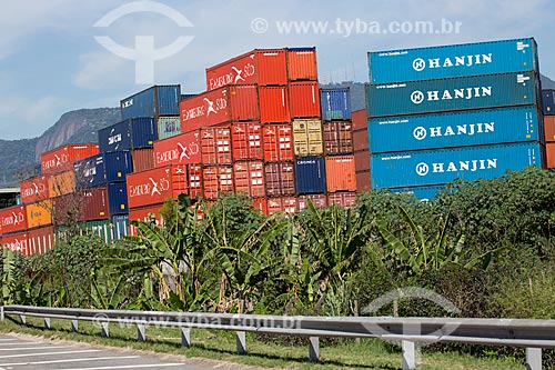  Subject: Containers on the banks of Linha Vermelha / Place: Rio de Janeiro city - Rio de Janeiro state (RJ) - Brazil / Date: 05/2014 